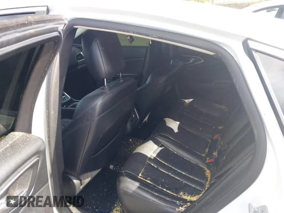 ✅ 2015 Chrysler 200 C • VIN: 1C3CCCCG2FN519209 • Lot: 42642312. Wystawiony na IAAI z przebiegiem 114 730 mil. Bezpłatny archiwum sprzedaży aukcyjnych z USA i szczegółowy raport historii pojazdu na DreamBid. Zdjęcie 8.