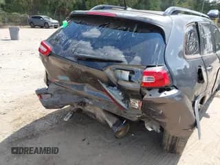 ✅ 2014 Jeep Cherokee Latitude • VIN: 1C4PJLCB4EW298986 • Lot: 43271324. Wystawiony na IAAI z przebiegiem 131 315 mil. Bezpłatny archiwum sprzedaży aukcyjnych z USA i szczegółowy raport historii pojazdu na DreamBid. Zdjęcie 6.