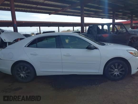 2013 Chevrolet Malibu LS z VIN 1G11B5SA8DF143372, wystawiony jako IAAI lot #43250501 z przebiegiem 249 820 mil mil oraz . Historia ofert i sprzedaży dostępna na DreamBid. Obrazek 13.