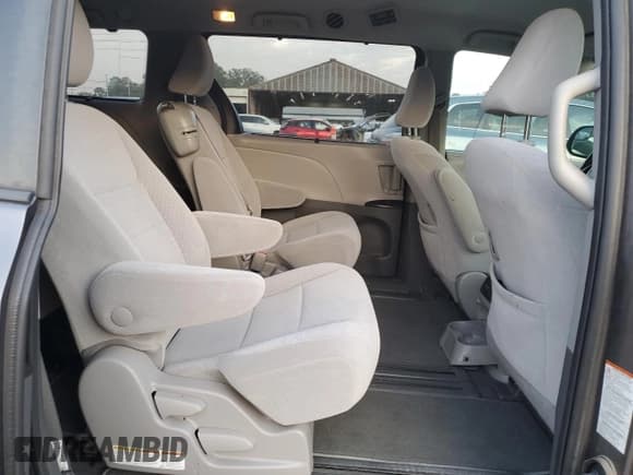 ✅ 2020 Toyota Sienna LE • VIN: 5TDKZ3DC8LS060002 • Лот: 92478455. Опубликован ранее на Copart с пробегом 83 730 миль. Бесплатный доступ к архиву аукционных продаж из США и подробный отчёт об истории автомобиля на DreamBid. Изображение 11.