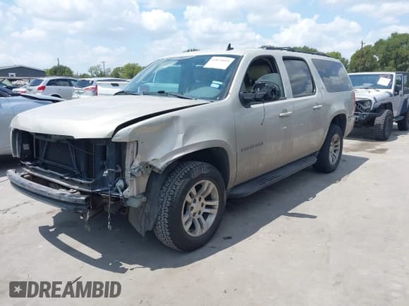 ✅ 2013 Chevrolet Suburban LT • VIN: 1GNSCJE06DR121770 • Lot: 43074095. Wystawiony na IAAI z przebiegiem 240 775 mil. Bezpłatny archiwum sprzedaży aukcyjnych z USA i szczegółowy raport historii pojazdu na DreamBid. Zdjęcie 18.