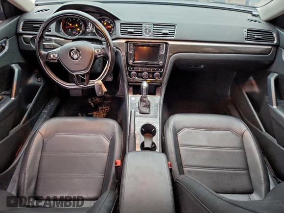 ✅ 2017 Volkswagen Passat SE • VIN: 1VWBT7A32HC002678 • Лот: 93031625. Опубликован ранее на Copart с пробегом 105 731 миль. Бесплатный доступ к архиву аукционных продаж из США и подробный отчёт об истории автомобиля на DreamBid. Изображение 8.