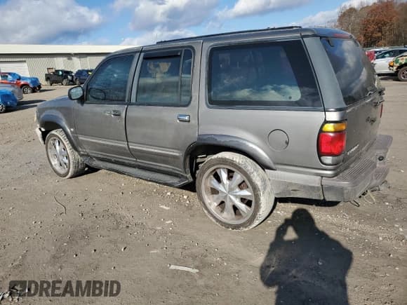 ✅ 1996 Ford Explorer XLT • VIN: 1FMDU32P3TUC94598 • Лот: 84479094. Опубликован ранее на Copart с пробегом 74 116 миль. Бесплатный доступ к архиву аукционных продаж из США и подробный отчёт об истории автомобиля на DreamBid. Изображение 2.