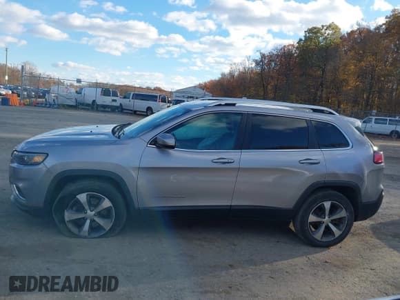 ✅ 2020 Jeep Cherokee Limited • VIN: 1C4PJMDX5LD597038 • Lot: 43678492. Wystawiony na IAAI z przebiegiem 152 280 mil. Bezpłatny archiwum sprzedaży aukcyjnych z USA i szczegółowy raport historii pojazdu na DreamBid. Zdjęcie 14.