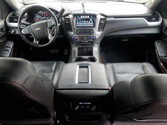 ✅ 2019 Chevrolet Suburban LT • VIN: 1GNSCHKC7KR154376 • Lot: 93714755. Wystawiony na Copart z przebiegiem 138 586 mil. Bezpłatny archiwum sprzedaży aukcyjnych z USA i szczegółowy raport historii pojazdu na DreamBid. Zdjęcie 8.