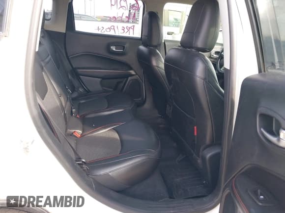 ✅ 2019 Jeep Compass Trailhawk • VIN: 3C4NJDDB8KT597782 • Lot: 43368576. Wystawiony na IAAI z przebiegiem 116 485 mil. Bezpłatny archiwum sprzedaży aukcyjnych z USA i szczegółowy raport historii pojazdu na DreamBid. Zdjęcie 8.