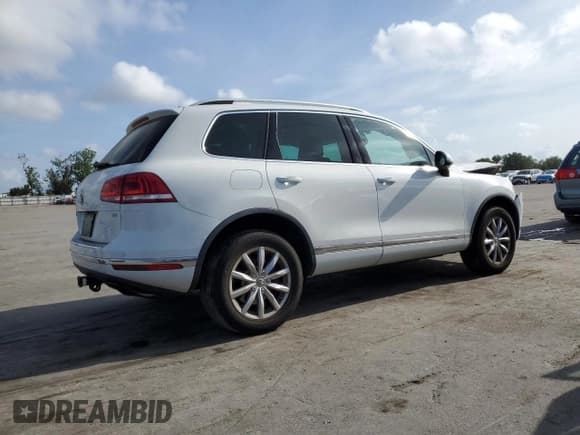✅ 2017 Volkswagen Touareg Sport • VIN: WVGEF7BP0HD006792 • Lot: 47895813. Wystawiony na Copart z przebiegiem 52 432 mil. Bezpłatny archiwum sprzedaży aukcyjnych z USA i szczegółowy raport historii pojazdu na DreamBid. Zdjęcie 3.