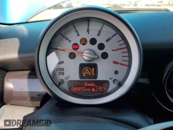 2010 MINI Hardtop S with VIN WMWMF7C58ATX42725, listed as a Copart auction lot 59818915 with 86,452 mi miles and Salvage title. Bid and sale history available at DreamBid. Image 9.