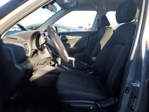 2021 Hyundai Venue SEL z VIN KMHRC8A37MU116439, wystawiony jako Copart lot #89008235 z przebiegiem 60 611 mil mil oraz Szkoda całkowita • Salvage title. Historia ofert i sprzedaży dostępna na DreamBid. Obrazek 7.