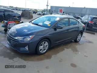 2020 Hyundai Elantra SEL z VIN 5NPD84LFXLH557572, wystawiony jako IAAI lot #43443960 z przebiegiem 76 831 mil mil oraz . Historia ofert i sprzedaży dostępna na DreamBid. Obrazek 2.