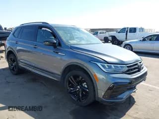 ✅ 2023 Volkswagen Tiguan SE R-Line Black • VIN: 3VVCB7AX5PM002380 • Lot: 42700057. Wystawiony na IAAI z przebiegiem 24 700 mil. Bezpłatny archiwum sprzedaży aukcyjnych z USA i szczegółowy raport historii pojazdu na DreamBid. Zdjęcie 1.