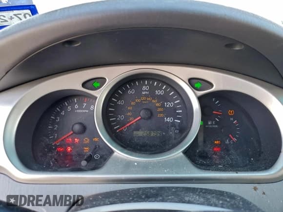 ✅ 2004 Toyota Highlander • VIN: JTEDD21A440083085 • Lot: 94926025. Wystawiony na Copart z przebiegiem 258 794 mil. Bezpłatny archiwum sprzedaży aukcyjnych z USA i szczegółowy raport historii pojazdu na DreamBid. Zdjęcie 9.