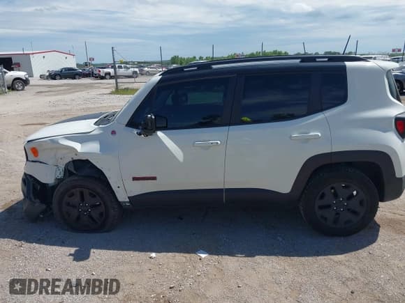 ✅ 2018 Jeep Renegade Trailhawk • VIN: ZACCJBCB8JPG81538 • Lot: 42813492. Listed on IAAI with 69,651 mi. Free auction sales archive from the USA and detailed vehicle history report at DreamBid. Image 14.