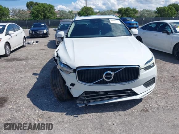 ✅ 2021 Volvo XC60 Momentum • VIN: YV4102DK6M1826828 • Lot: 40603154. Wystawiony na IAAI z przebiegiem 58 124 mil. Bezpłatny archiwum sprzedaży aukcyjnych z USA i szczegółowy raport historii pojazdu na DreamBid. Zdjęcie 17.