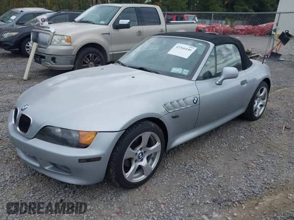 1998 BMW 3 Series Z3 1.9 with VIN 4USCH7332WLD16671, listed as a IAAI auction lot 43366446 with 120,364 mi miles and . Bid and sale history available at DreamBid. Image 2.