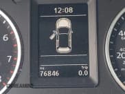 ✅ 2017 Volkswagen Tiguan S • VIN: WVGBV7AX4HK000867 • Lot: 43307506. Wystawiony na IAAI z przebiegiem 76 846 mil. Bezpłatny archiwum sprzedaży aukcyjnych z USA i szczegółowy raport historii pojazdu na DreamBid. Zdjęcie 15.