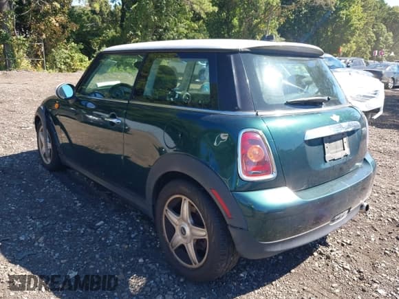 ✅ 2007 MINI Hardtop • VIN: WMWMF33597TT53805 • Lot: 43247732. Wystawiony na IAAI z przebiegiem 183 949 mil. Bezpłatny archiwum sprzedaży aukcyjnych z USA i szczegółowy raport historii pojazdu na DreamBid. Zdjęcie 3.