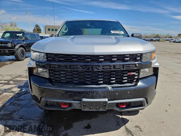 ✅ 2020 Chevrolet Silverado 1500 Custom Trail Boss • VIN: 1GCRYCEF6LZ308062 • Lot: 53351905. Wystawiony na Copart z przebiegiem 121 099 mil. Bezpłatny archiwum sprzedaży aukcyjnych z USA i szczegółowy raport historii pojazdu na DreamBid. Zdjęcie 5.