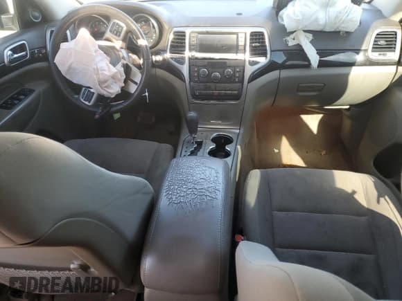 ✅ 2012 Jeep Grand Cherokee Laredo • VIN: 1C4RJFAG3CC304963 • Лот: 92463385. Опубликован ранее на Copart с пробегом 140 356 миль. Бесплатный доступ к архиву аукционных продаж из США и подробный отчёт об истории автомобиля на DreamBid. Изображение 8.