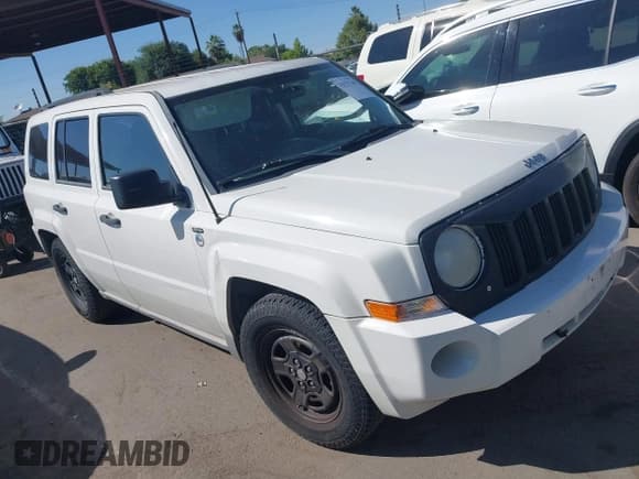 ✅ 2010 Jeep Patriot Sport • VIN: 1J4NT2GA3AD639727 • Lot: 42517340. Listed on IAAI with 215,101 mi. Free auction sales archive from the USA and detailed vehicle history report at DreamBid. Image 1.
