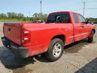 2005 Dodge Dakota ST z VIN 1D7HE22K85S241322, wystawiony jako Copart lot #69746814 z przebiegiem 133 737 mil mil oraz Czysty tytuł • Clean title. Historia ofert i sprzedaży dostępna na DreamBid. Obrazek 3.
