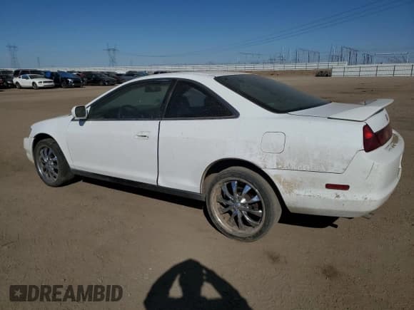 ✅ 2000 Honda Accord LX • VIN: 1HGCG2240YA015688 • Lot: 77943104. Listed on Copart with 394,520 mi. Free auction sales archive from the USA and detailed vehicle history report at DreamBid. Image 2.