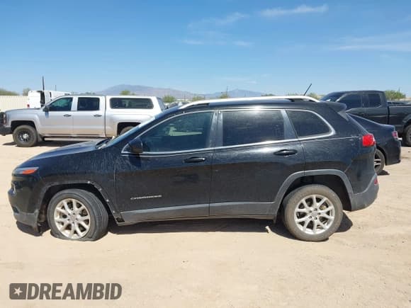 ✅ 2018 Jeep Cherokee Latitude • VIN: 1C4PJLCB4JD518004 • Лот: 42919239. Опубликован ранее на IAAI с пробегом 122 587 миль. Бесплатный доступ к архиву аукционных продаж из США и подробный отчёт об истории автомобиля на DreamBid. Изображение 14.