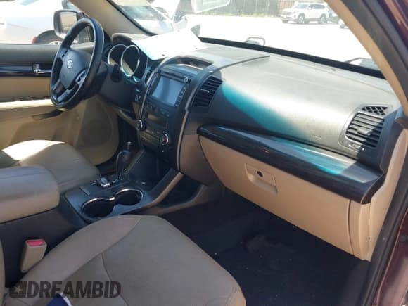 ✅ 2013 Kia Sorento EX • VIN: 5XYKU4A65DG367757 • Lot: 42283593. Listed on IAAI with 122,779 mi. Free auction sales archive from the USA and detailed vehicle history report at DreamBid. Image 5.