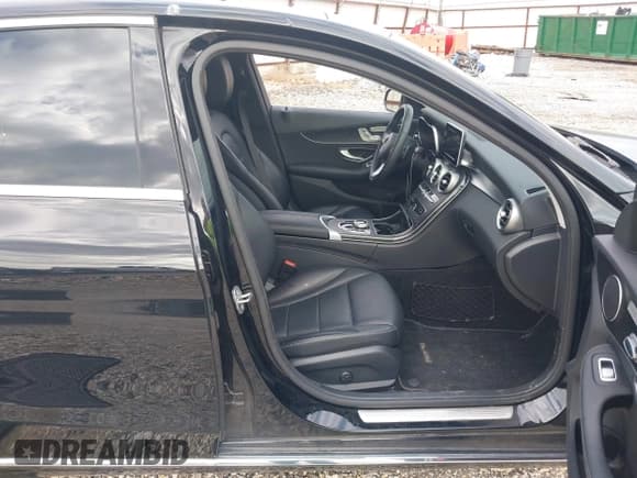 ✅ 2017 Mercedes-Benz C 300 • VIN: 55SWF4KB2HU201005 • Lot: 43624411. Listed on IAAI with 48,598 mi. Free auction sales archive from the USA and detailed vehicle history report at DreamBid. Image 5.