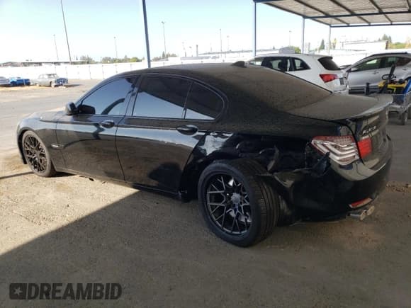 ✅ 2012 BMW 7 Series 750i • VIN: WBAKA8C52CC447022 • Lot: 84024585. Wystawiony na Copart z przebiegiem 71 389 mil. Bezpłatny archiwum sprzedaży aukcyjnych z USA i szczegółowy raport historii pojazdu na DreamBid. Zdjęcie 2.