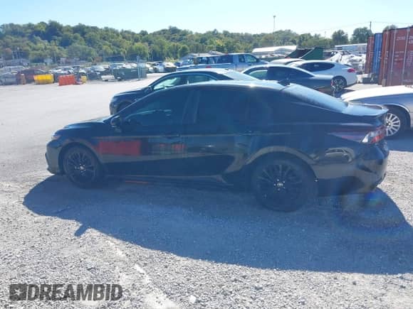 2022 Toyota Camry SE z VIN 4T1G11AKXNU030958, wystawiony jako IAAI lot #43466586 z przebiegiem 65 774 mil mil oraz . Historia ofert i sprzedaży dostępna na DreamBid. Obrazek 14.