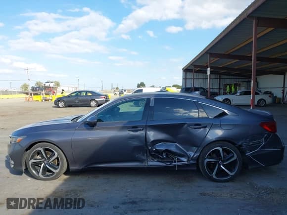 ✅ 2018 Honda Accord Sport • VIN: 1HGCV1F30JA079012 • Lot: 43259081. Wystawiony na IAAI z przebiegiem 99 804 mil. Bezpłatny archiwum sprzedaży aukcyjnych z USA i szczegółowy raport historii pojazdu na DreamBid. Zdjęcie 6.