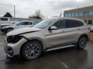 ✅ 2022 BMW X1 xDrive28i • VIN: WBXJG9C0XN5V03922 • Lot: 51248095. Wystawiony na Copart z przebiegiem 52 282 mil. Bezpłatny archiwum sprzedaży aukcyjnych z USA i szczegółowy raport historii pojazdu na DreamBid. Zdjęcie 1.