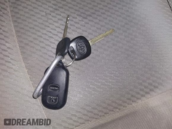 ✅ 2005 Toyota Highlander • VIN: JTEDD21AX50113675 • Lot: 43841872. Wystawiony na IAAI z przebiegiem 211 020 mil. Bezpłatny archiwum sprzedaży aukcyjnych z USA i szczegółowy raport historii pojazdu na DreamBid. Zdjęcie 11.