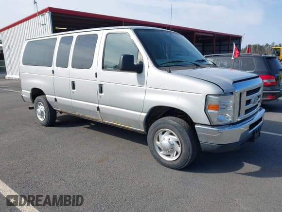 ✅ 2012 Ford Econoline Passenger XL • VIN: 1FBNE3BL3CDA32121 • Lot: 41799112. Wystawiony na IAAI z przebiegiem 173 711 mil. Bezpłatny archiwum sprzedaży aukcyjnych z USA i szczegółowy raport historii pojazdu na DreamBid. Zdjęcie 1.