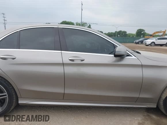 ✅ 2020 Mercedes-Benz C 300 • VIN: 55SWF8EB3LU328034 • Lot: 42269199. Listed on IAAI with 61,909 mi. Free auction sales archive from the USA and detailed vehicle history report at DreamBid. Image 13.