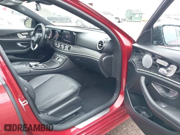 ✅ 2018 Mercedes-Benz E 300 • VIN: WDDZF4KBXJA358722 • Lot: 43373816. Listed on IAAI with 100,936 mi. Free auction sales archive from the USA and detailed vehicle history report at DreamBid. Image 5.