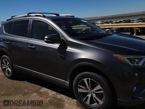 ✅ 2018 Toyota RAV4 XLE • VIN: JTMRFREV2JJ209279 • Lot: 84954225. Wystawiony na Copart z przebiegiem 99 463 mil. Bezpłatny archiwum sprzedaży aukcyjnych z USA i szczegółowy raport historii pojazdu na DreamBid. Zdjęcie 14.