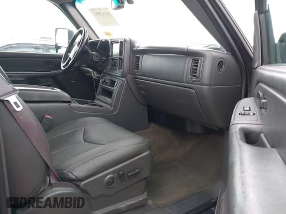✅ 2005 Chevrolet Silverado 2500HD LS • VIN: 1GCHK23215F869670 • Lot: 42213063. Listed on IAAI with 272,981 mi. Free auction sales archive from the USA and detailed vehicle history report at DreamBid. Image 5.