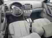 2010 Hyundai Elantra GLS z VIN KMHDU4AD3AU830038, wystawiony jako Copart lot #69097524 z przebiegiem 164 418 mil mil oraz Czysty tytuł • Clean title. Historia ofert i sprzedaży dostępna na DreamBid. Obrazek 8.