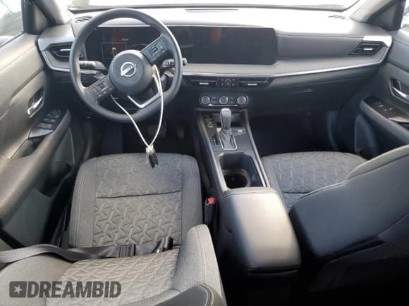 ✅ 2025 Nissan Kicks SV • VIN: 3N8AP6CB0SL408623 • Lot: 70604165. Wystawiony na Copart z przebiegiem 1 801 mil. Bezpłatny archiwum sprzedaży aukcyjnych z USA i szczegółowy raport historii pojazdu na DreamBid. Zdjęcie 8.