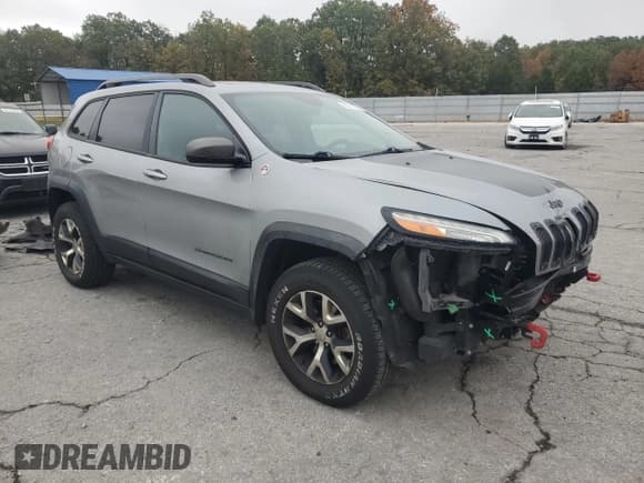 ✅ 2014 Jeep Cherokee Trailhawk • VIN: 1C4PJMBS4EW237676 • Lot: 90311955. Wystawiony na Copart z przebiegiem 139 736 mil. Bezpłatny archiwum sprzedaży aukcyjnych z USA i szczegółowy raport historii pojazdu na DreamBid. Zdjęcie 4.