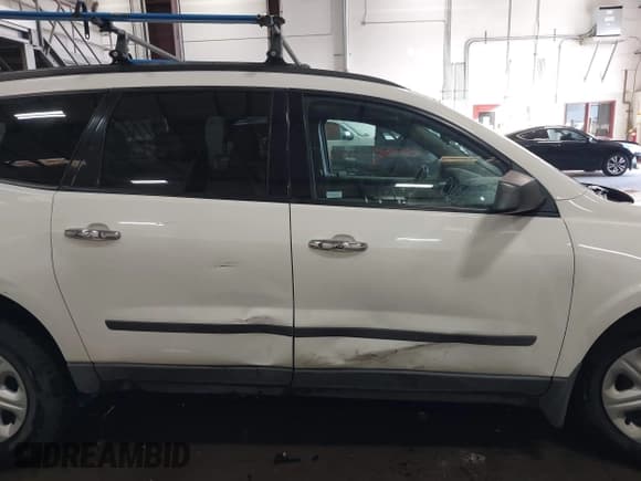 ✅ 2012 Chevrolet Traverse LS • VIN: 1GNKVEED1CJ132211 • Lot: 43566579. Wystawiony na IAAI z przebiegiem 184 191 mil. Bezpłatny archiwum sprzedaży aukcyjnych z USA i szczegółowy raport historii pojazdu na DreamBid. Zdjęcie 13.