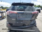 ✅ 2018 Toyota RAV4 XLE • VIN: 2T3RFREVXJW734950 • Lot: 58436135. Wystawiony na Copart z przebiegiem 98 518 mil. Bezpłatny archiwum sprzedaży aukcyjnych z USA i szczegółowy raport historii pojazdu na DreamBid. Zdjęcie 6.