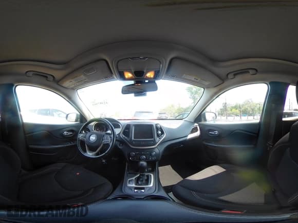 ✅ 2017 Jeep Cherokee Latitude • VIN: 1C4PJLCB7HW507397 • Lot: 42382161. Wystawiony na IAAI z przebiegiem 87 359 mil. Bezpłatny archiwum sprzedaży aukcyjnych z USA i szczegółowy raport historii pojazdu na DreamBid. Zdjęcie 18.