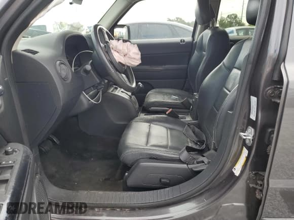 ✅ 2016 Jeep Patriot High Altitude • VIN: 1C4NJPFA7GD527192 • Лот: 70647065. Опубликован ранее на Copart с пробегом 82 740 миль. Бесплатный доступ к архиву аукционных продаж из США и подробный отчёт об истории автомобиля на DreamBid. Изображение 7.