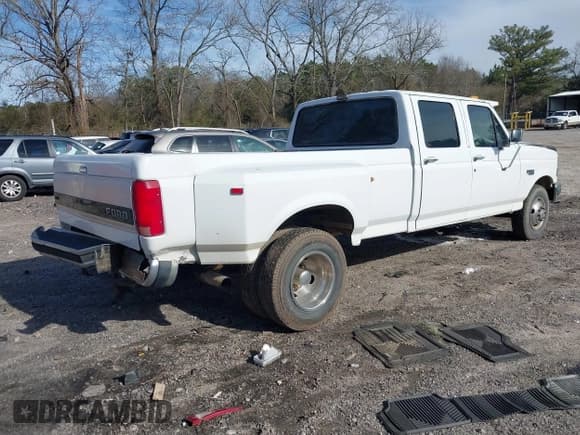 ✅ 1992 Ford F-350 • VIN: 2FTJW35M7NCA62687 • Lot: 41606719. Wystawiony na IAAI z przebiegiem 207 862 mil. Bezpłatny archiwum sprzedaży aukcyjnych z USA i szczegółowy raport historii pojazdu na DreamBid. Zdjęcie 4.
