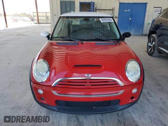 ✅ 2006 MINI Hardtop S • VIN: WMWRE335X6TJ34052 • Lot: 82626565. Listed on Copart with 96,761 mi. Free auction sales archive from the USA and detailed vehicle history report at DreamBid. Image 5.