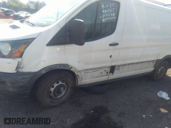 ✅ 2016 Ford Transit Cargo • VIN: 1FTYE1YMXGKA16724 • Lot: 40341511. Wystawiony na IAAI z przebiegiem 188 118 mil. Bezpłatny archiwum sprzedaży aukcyjnych z USA i szczegółowy raport historii pojazdu na DreamBid. Zdjęcie 18.