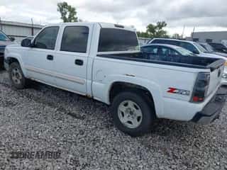 2005 Chevrolet Silverado 1500 Z71 z VIN 2GCEK13T451295787, wystawiony jako IAAI lot #43570317 z przebiegiem 294 633 mil mil oraz . Historia ofert i sprzedaży dostępna na DreamBid. Obrazek 3.